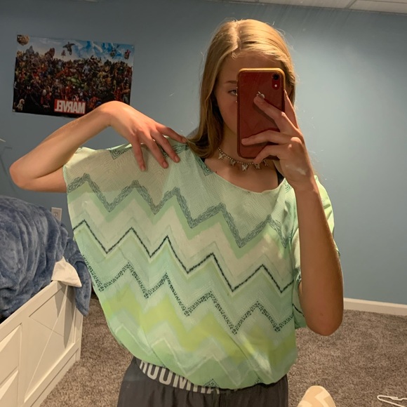 BCX Green Geometric Sheer Top - Picture 4 of 11